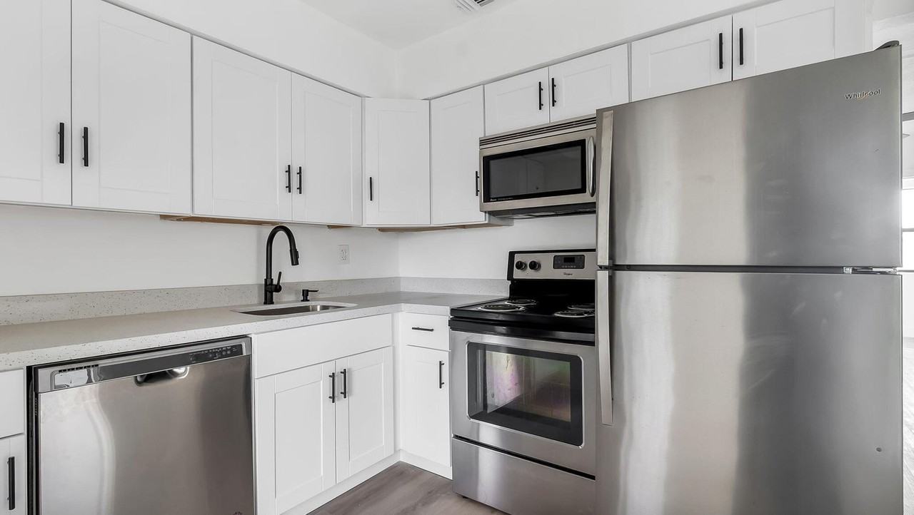 5015 Southwest 25th Street - Photo 6 of 26
