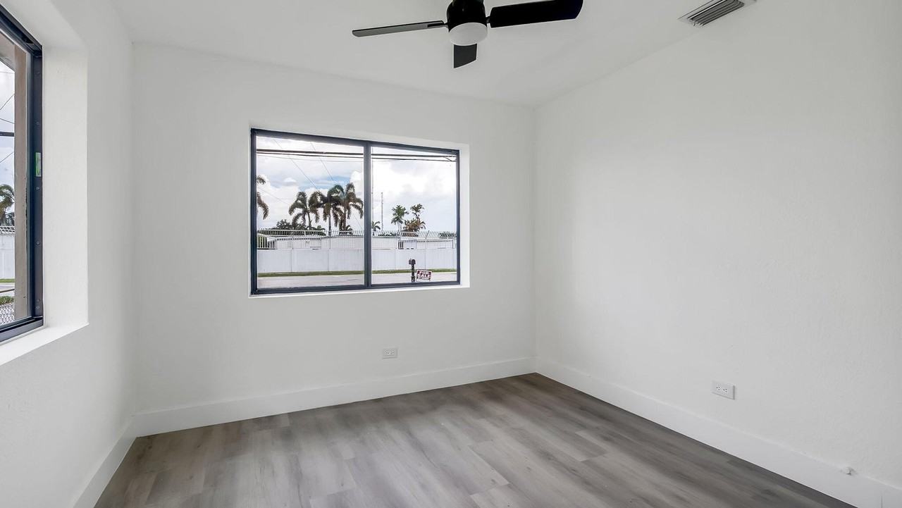 5015 Southwest 25th Street - Photo 7 of 26