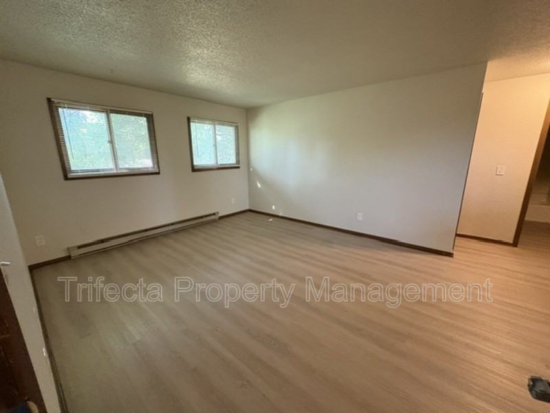 4957 Basswood Dr - Photo 3 of 10