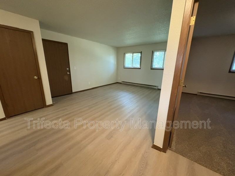 4957 Basswood Dr - Photo 4 of 10