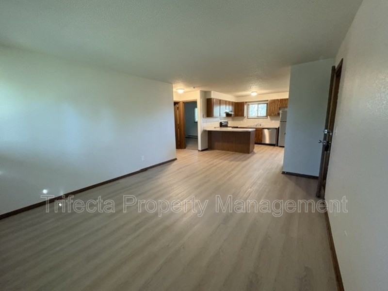 4957 Basswood Dr - Photo 5 of 10