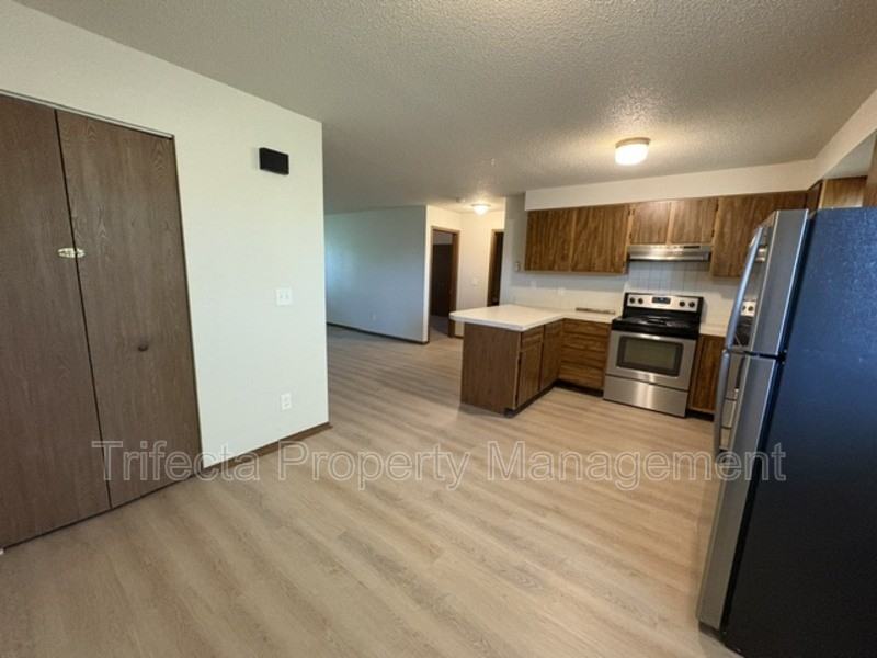 4957 Basswood Dr - Photo 6 of 10