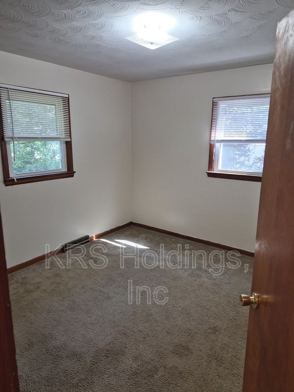 596 Long Ave - Photo 7 of 15