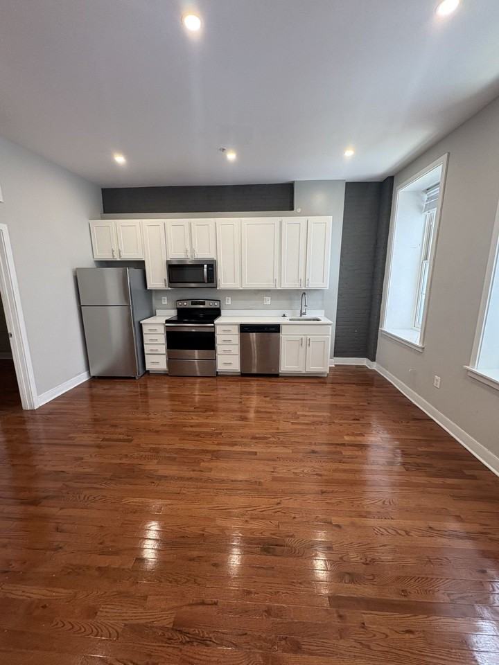 344 N Charles Street - Photo 4 of 4