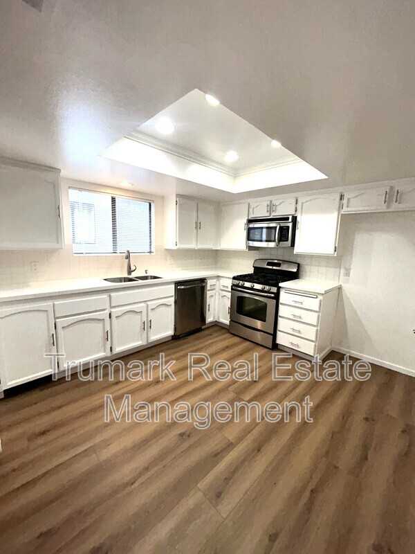 3831 La Crescenta Ave - Photo 2 of 11