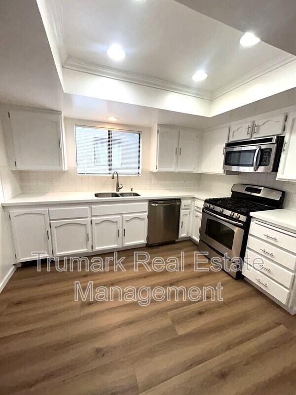 3831 La Crescenta Ave - Photo 3 of 11