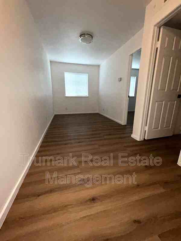 3831 La Crescenta Ave - Photo 5 of 11