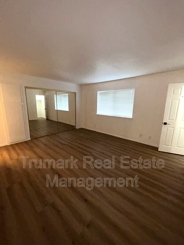 3831 La Crescenta Ave - Photo 6 of 11
