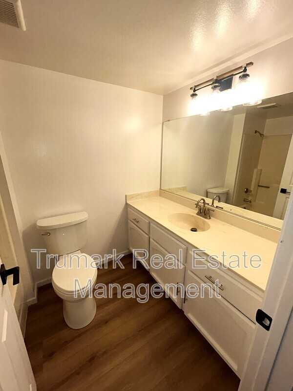 3831 La Crescenta Ave - Photo 7 of 11