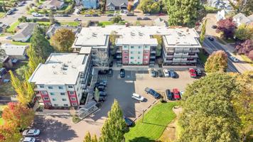 featured image of 2740 Sw Western Blvd