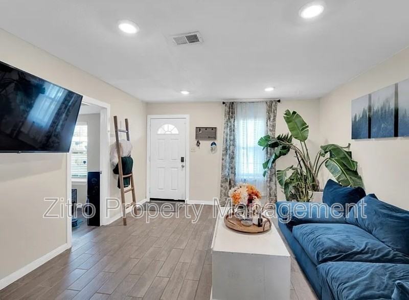 4208 Wiman Dr - Photo 3 of 18