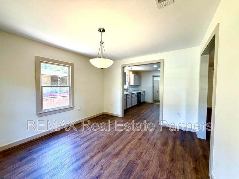 711 N 19th Ave #3196452864 - Photo 4 of 17