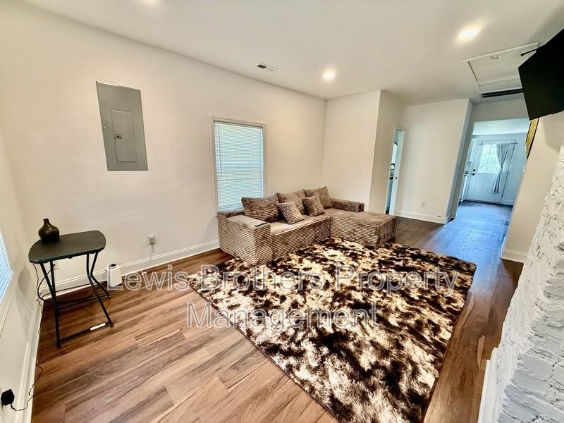 49 Loudon St - Photo 3 of 20