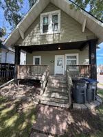 featured image of 902 N 11th Ave E