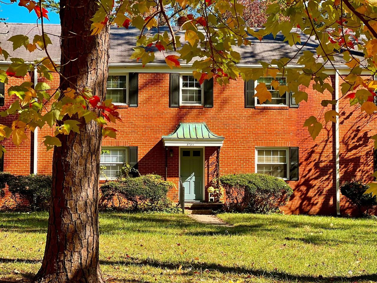 Lindley Park Manor - Photo 7 of 37