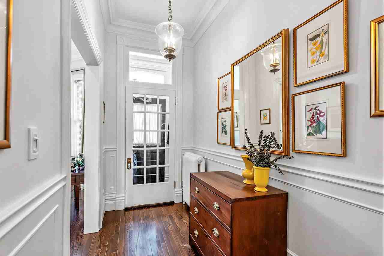 90 Willcocks Street - Photo 4 of 58