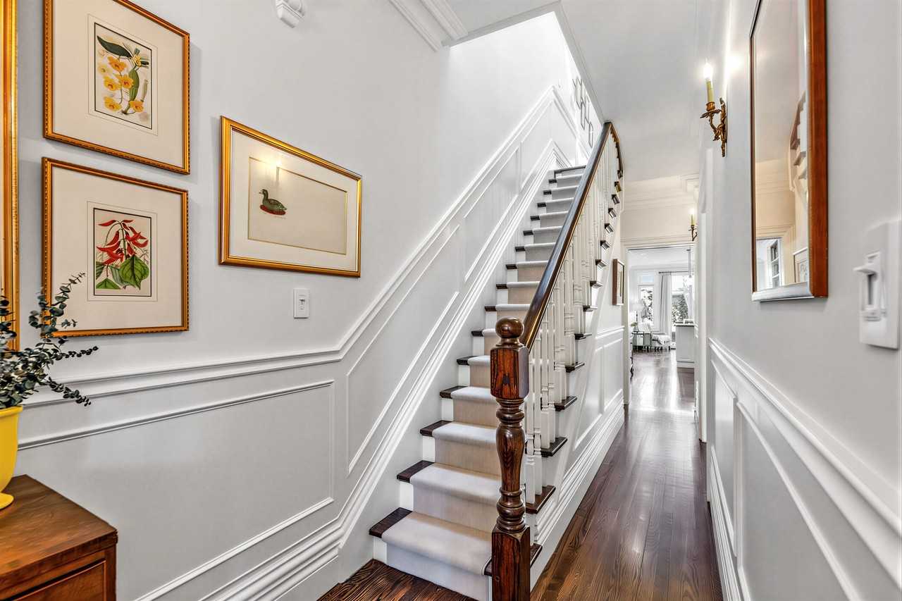 90 Willcocks Street - Photo 7 of 58