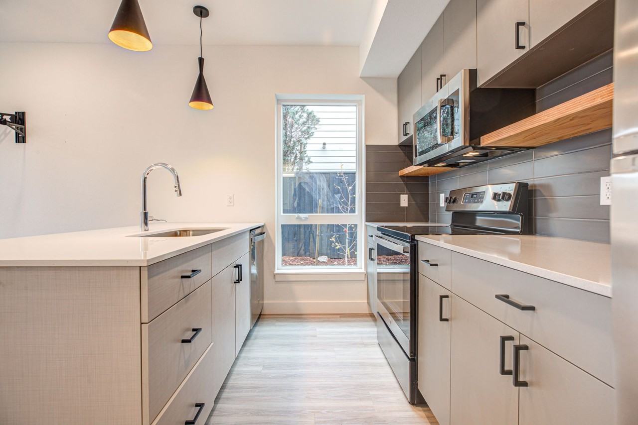 New Modern luxury living on the eastside - Photo 6 of 16