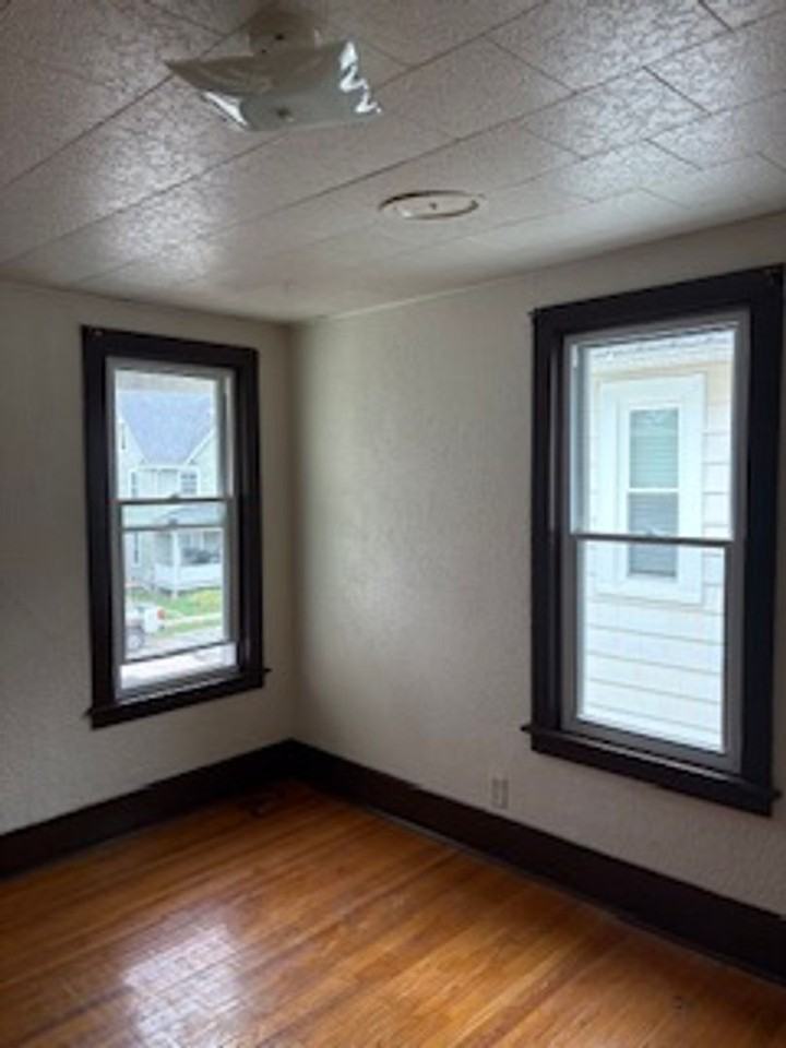 2833 Jackson St - Photo 6 of 10