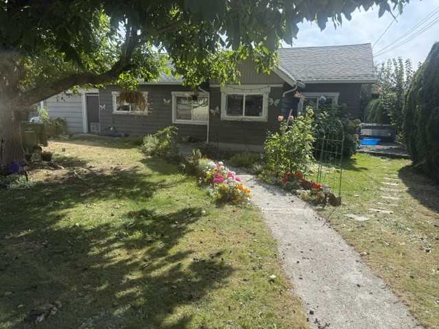 46612 Maple Avenue - Photo 2 of 15