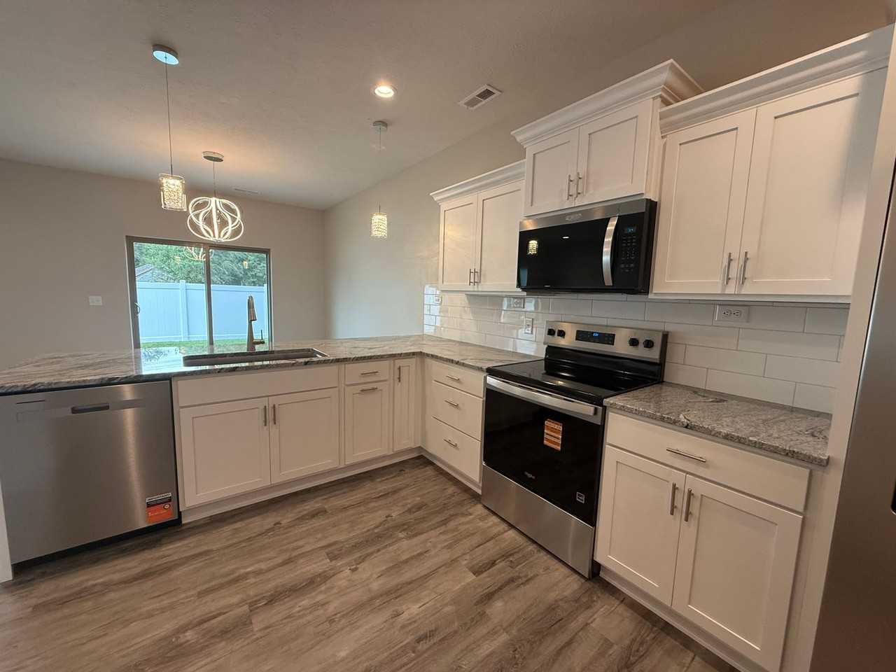 10806 N 149th St - Photo 5 of 24