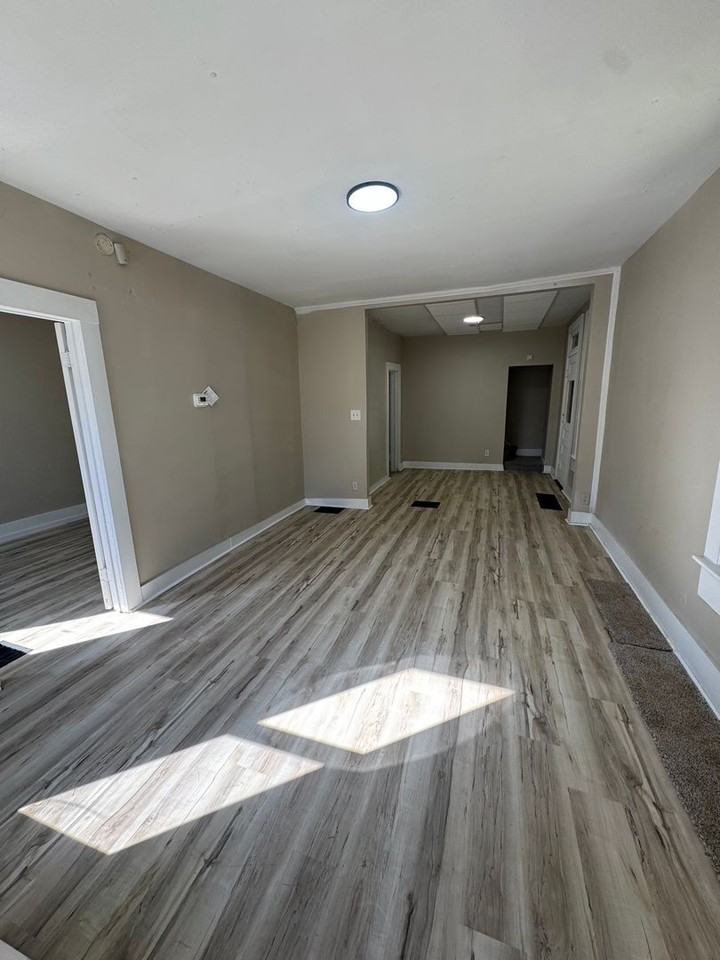 1402 3rd St - Photo 2 of 9