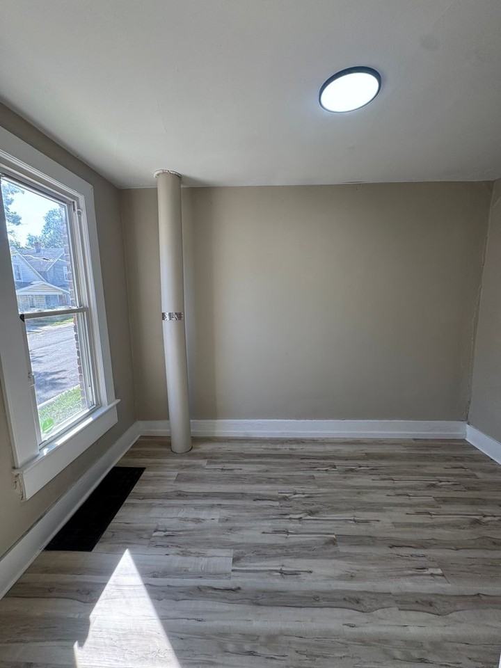 1402 3rd St - Photo 4 of 9