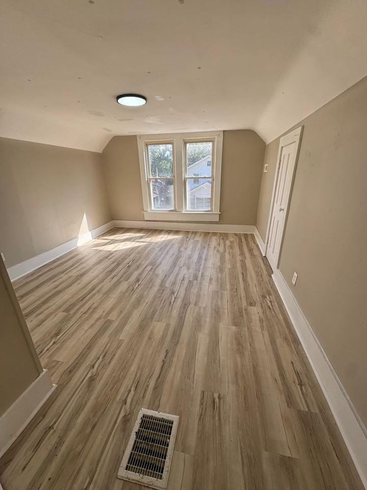 1402 3rd St - Photo 7 of 9