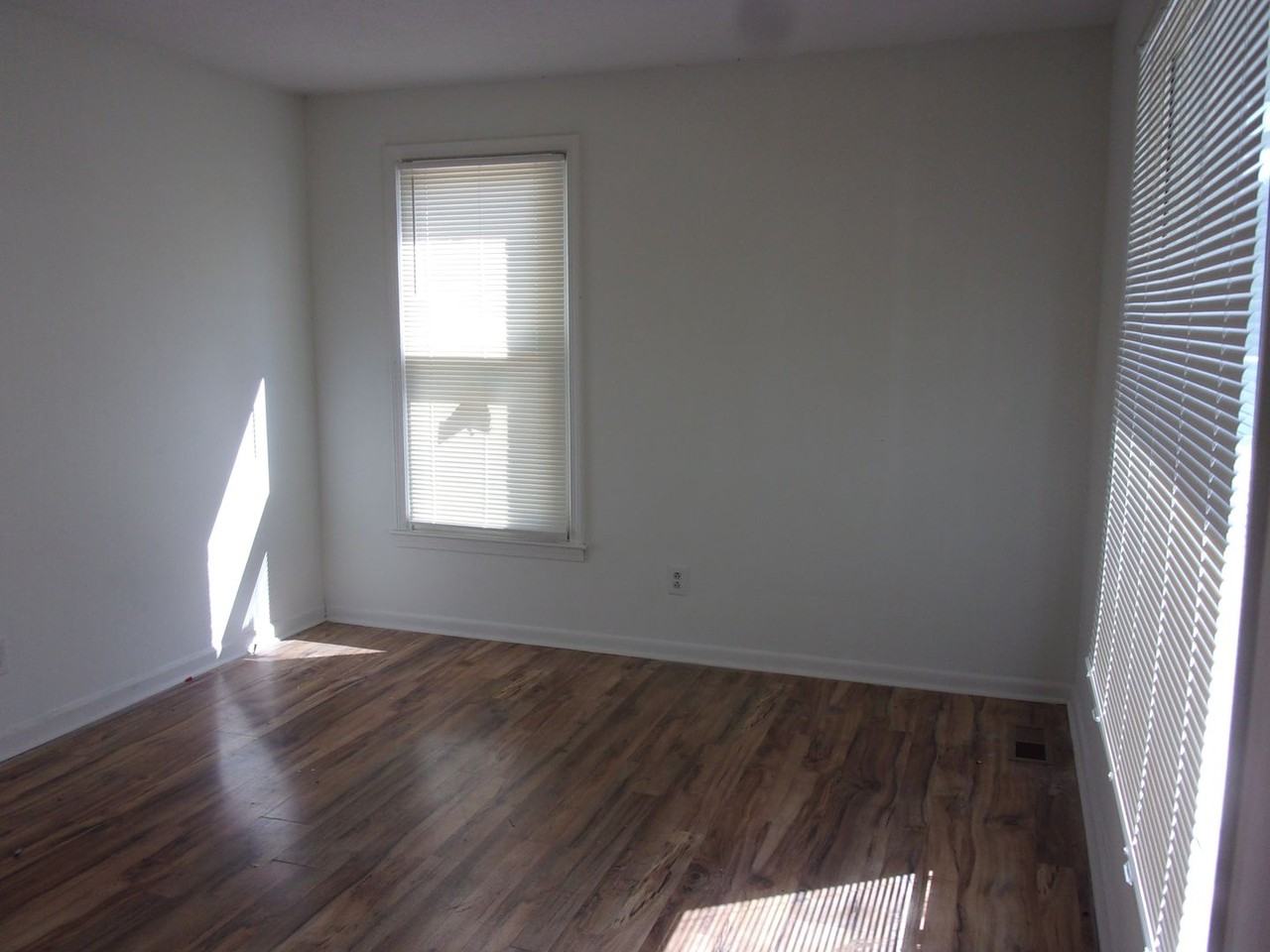 771 Rockdale St - Photo 5 of 17