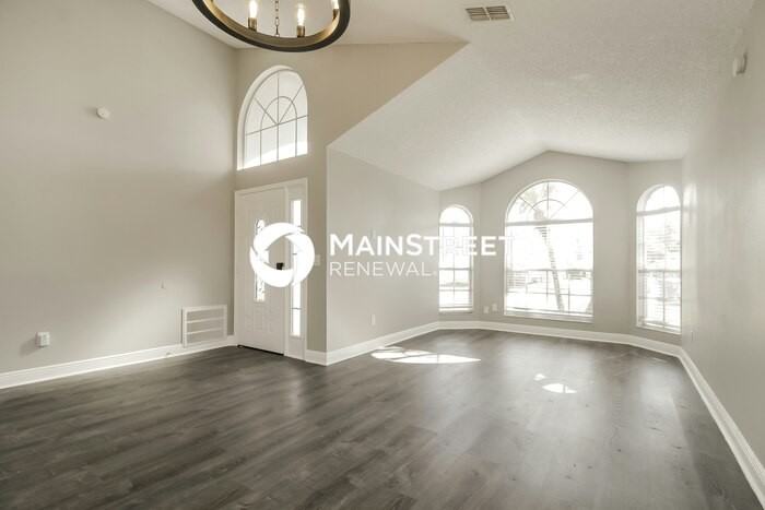 1023 Bartlett Ct - Photo 3 of 16