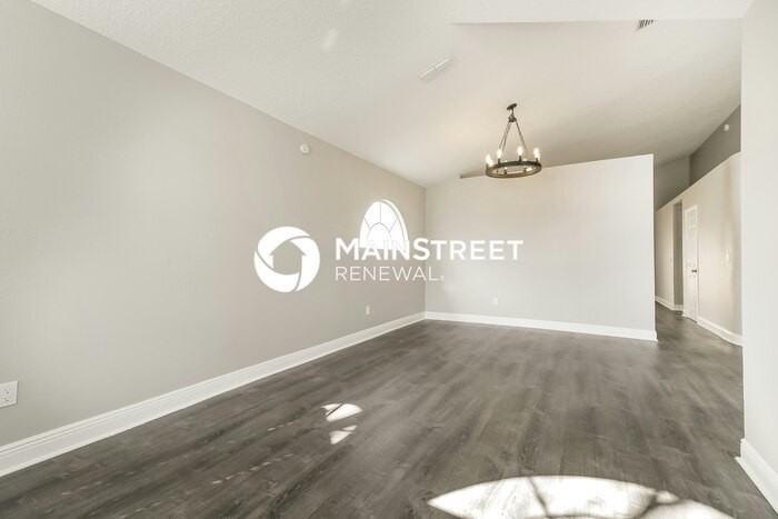 1023 Bartlett Ct - Photo 4 of 16