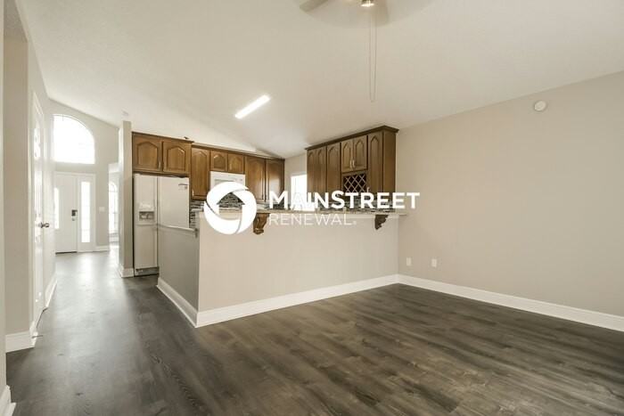 1023 Bartlett Ct - Photo 5 of 16