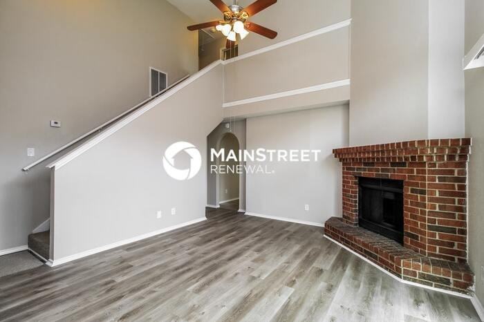 6856 Driffield Cir E - Photo 3 of 17