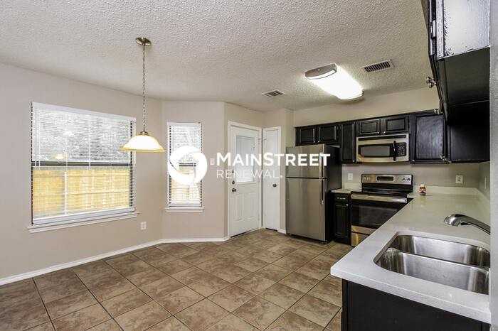 6856 Driffield Cir E - Photo 5 of 17