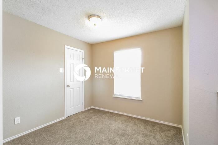 6856 Driffield Cir E - Photo 7 of 17