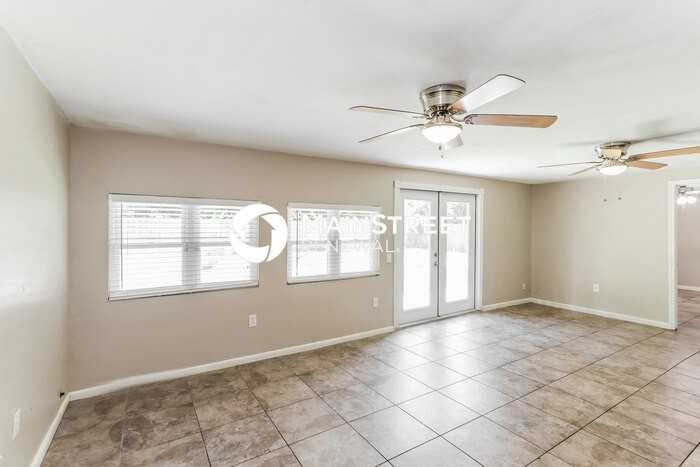 2226 Maple Hill Dr - Photo 2 of 14