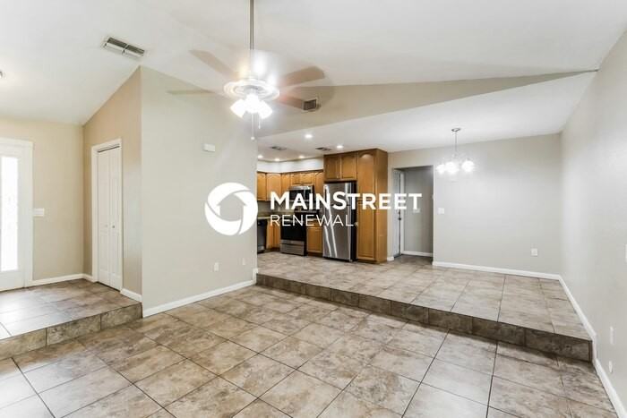 2226 Maple Hill Dr - Photo 4 of 14