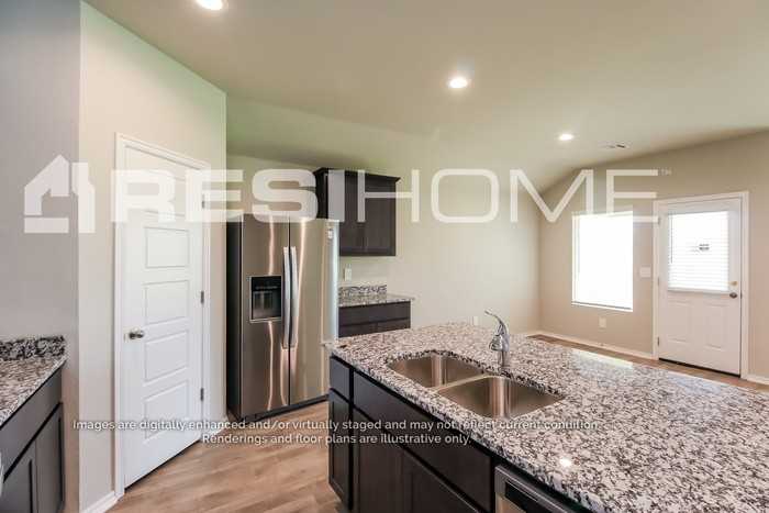 10508 Nw 24th St - Photo 4 of 24