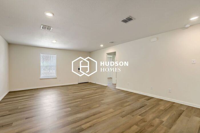 1802 Faulkner Ln - Photo 3 of 14