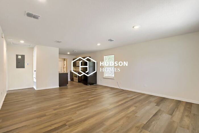 1802 Faulkner Ln - Photo 4 of 14