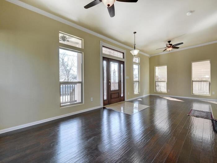 2406 E 11th St - Photo 6 of 30