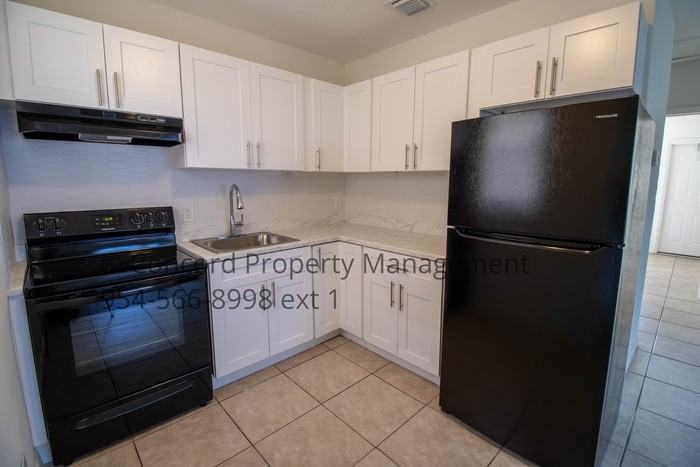 835 Tequesta St #4 - Photo 4 of 12