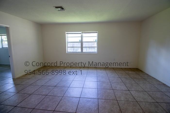835 Tequesta St #4 - Photo 5 of 12