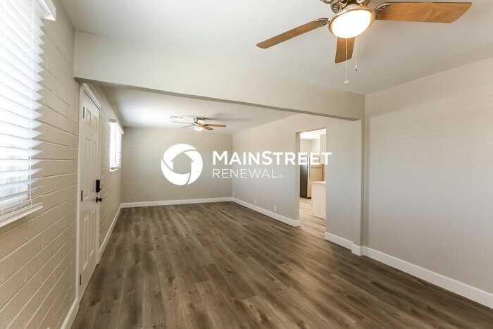 2011 E Burgess Ln - Photo 4 of 16