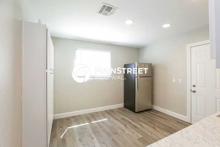 2011 E Burgess Ln - Photo 7 of 16