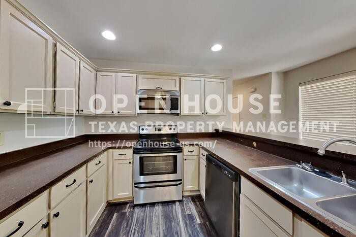 2204 Heritage Cir - Photo 6 of 20