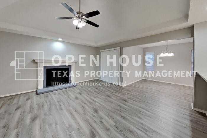 1506 Warwick Dr - Photo 5 of 20
