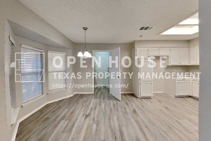 1506 Warwick Dr - Photo 7 of 20