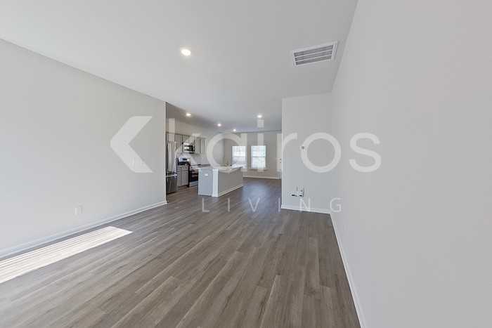 2453 Banyon Cir - Photo 4 of 26