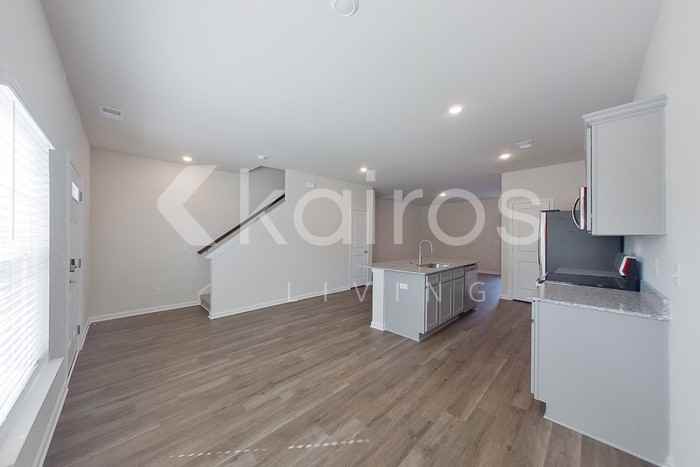 2453 Banyon Cir - Photo 5 of 26